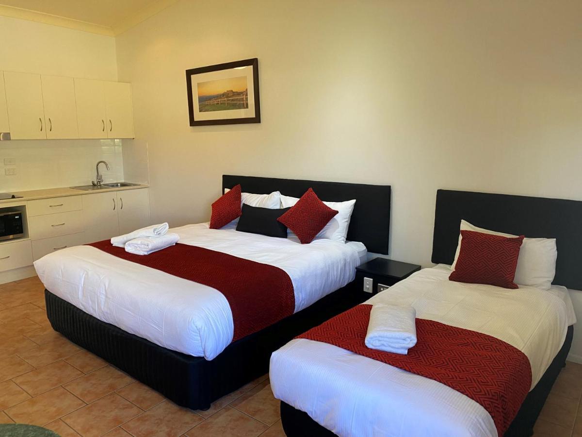 Emerald Explorers Inn Buitenkant foto