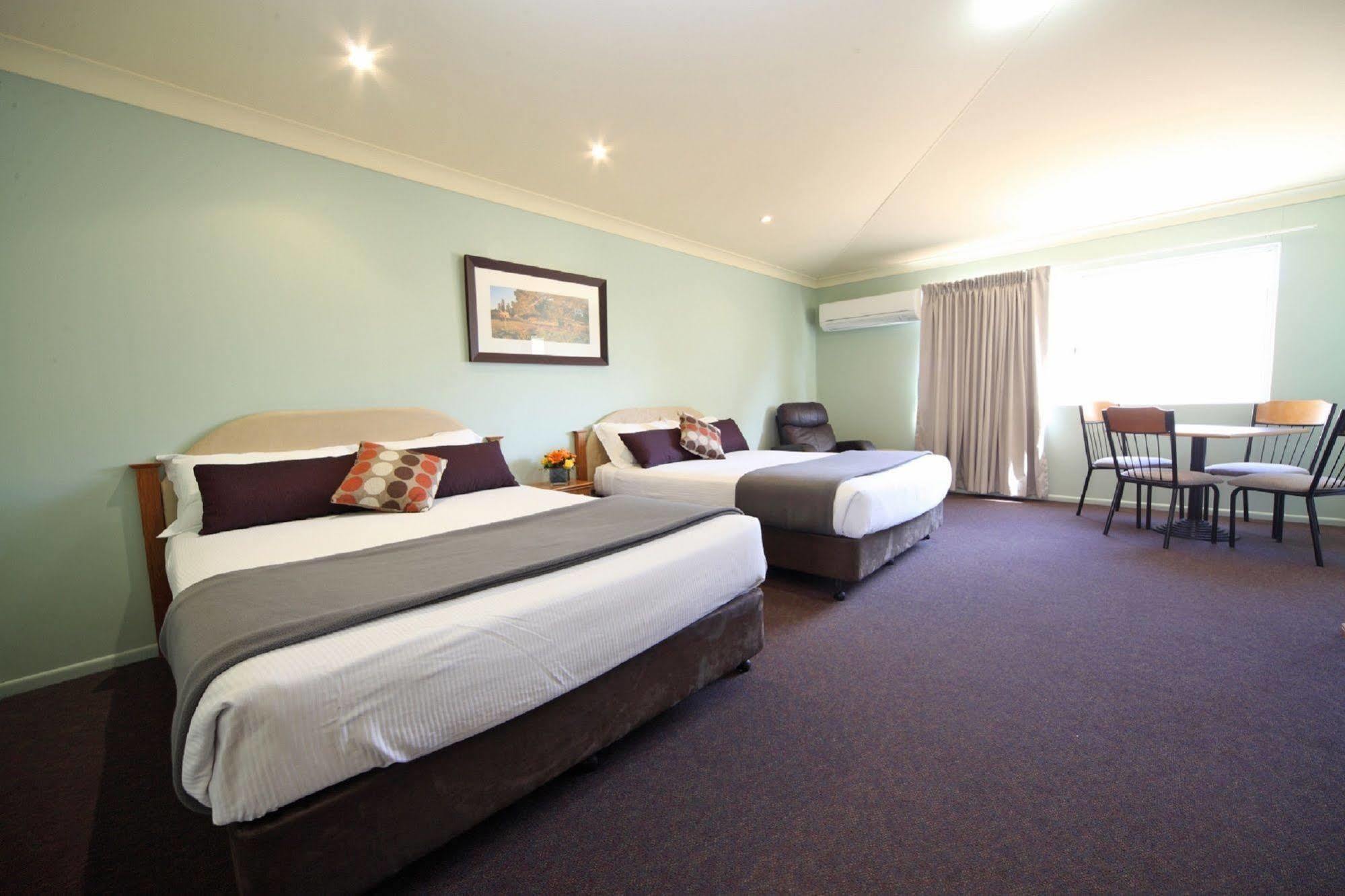Emerald Explorers Inn Buitenkant foto