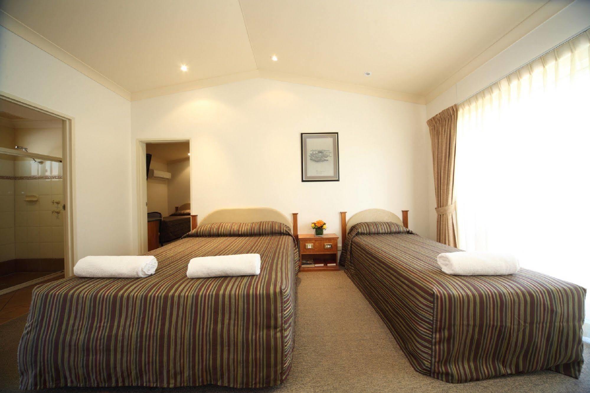 Emerald Explorers Inn Buitenkant foto