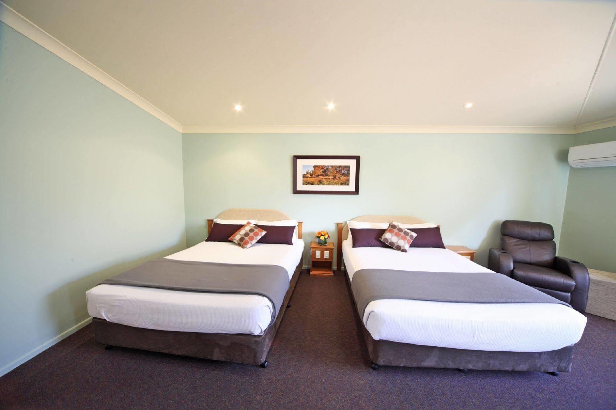 Emerald Explorers Inn Buitenkant foto