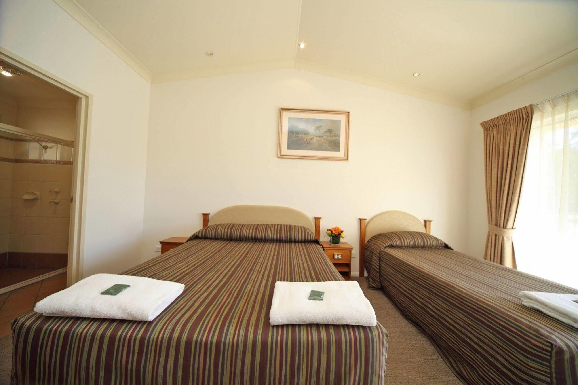 Emerald Explorers Inn Buitenkant foto
